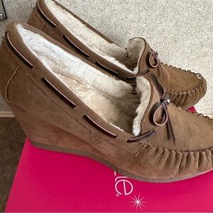 Shoe Dazzle Tan Suede Wedge Moccasins